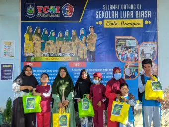.thumbs · Bantuan - Cover